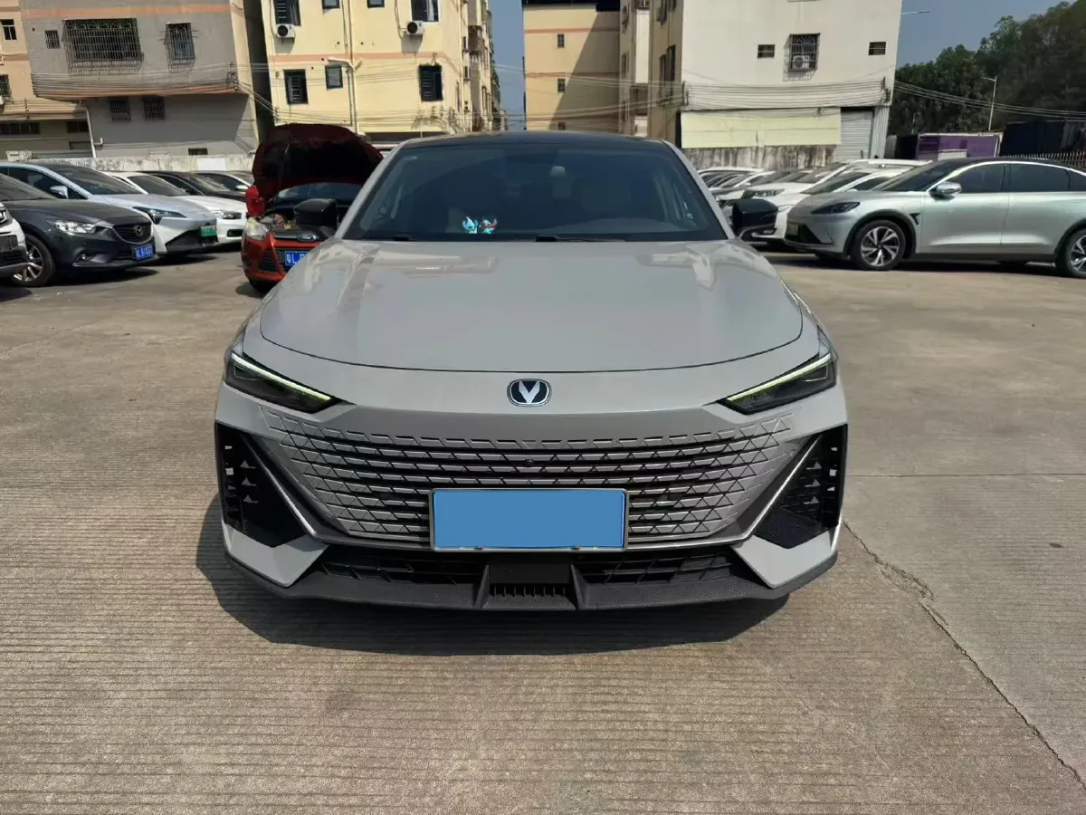 2022 ChangAn UNI-V 1.5T 188HP L4 7DCT,autocango,china used car exporter,china ev exporter,chinese used car exporter,chinese used ev exporter