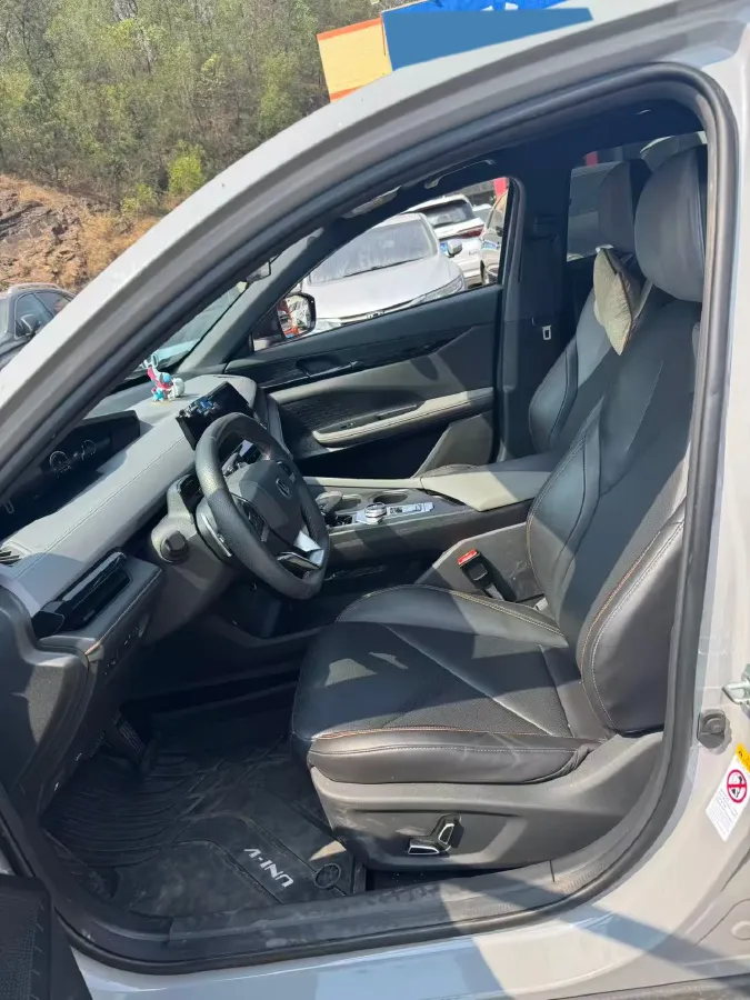 2022 ChangAn UNI-V 1.5T 188HP L4 7DCT,autocango,china used car exporter,china ev exporter,chinese used car exporter,chinese used ev exporter