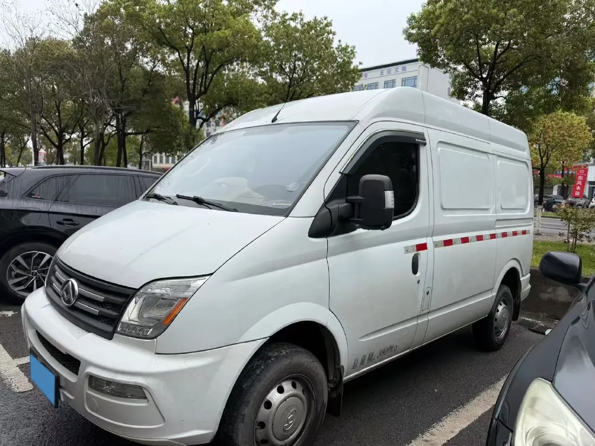 2021 MAXUS XinTu V80 2.0T 127HP L4 6MT,autocango,china used car exporter,china ev exporter,chinese used car exporter,chinese used ev exporter