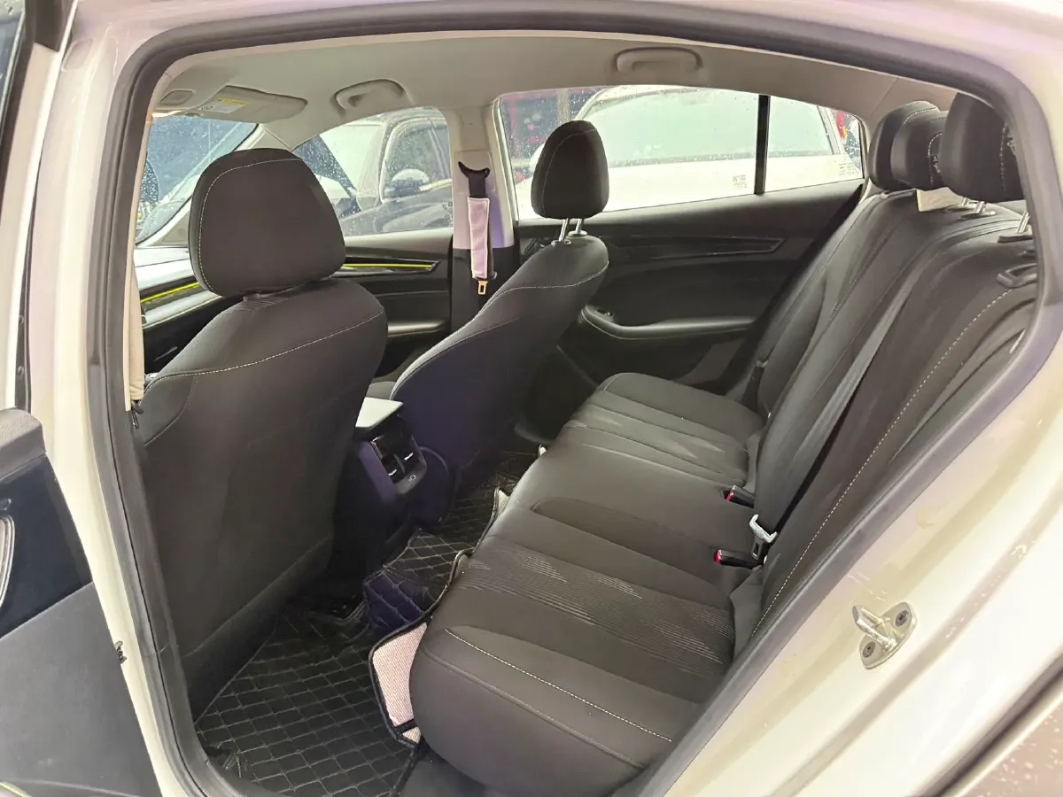 2021 Roewe i5 1.5L 120HP L4 5MT,autocango,china used car exporter,china ev exporter,chinese used car exporter,chinese used ev exporter