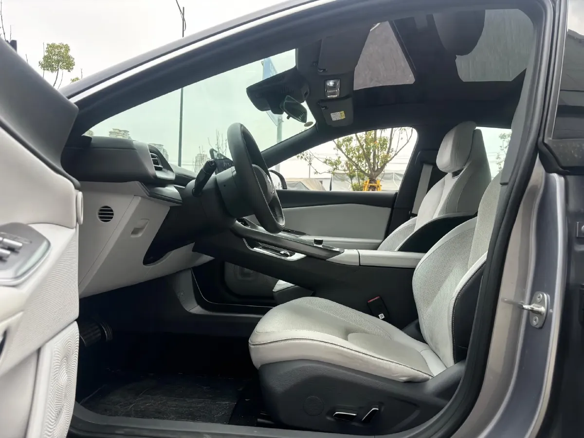 2024 ARCFOX αT5 BEV 79.2KWH,autocango,china used car exporter,china ev exporter,chinese used car exporter,chinese used ev exporter