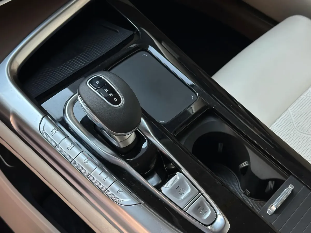 2021 Voyah FREE Range Extended 109HP REEV 33KWH,autocango,china used car exporter,china ev exporter,chinese used car exporter,chinese used ev exporter