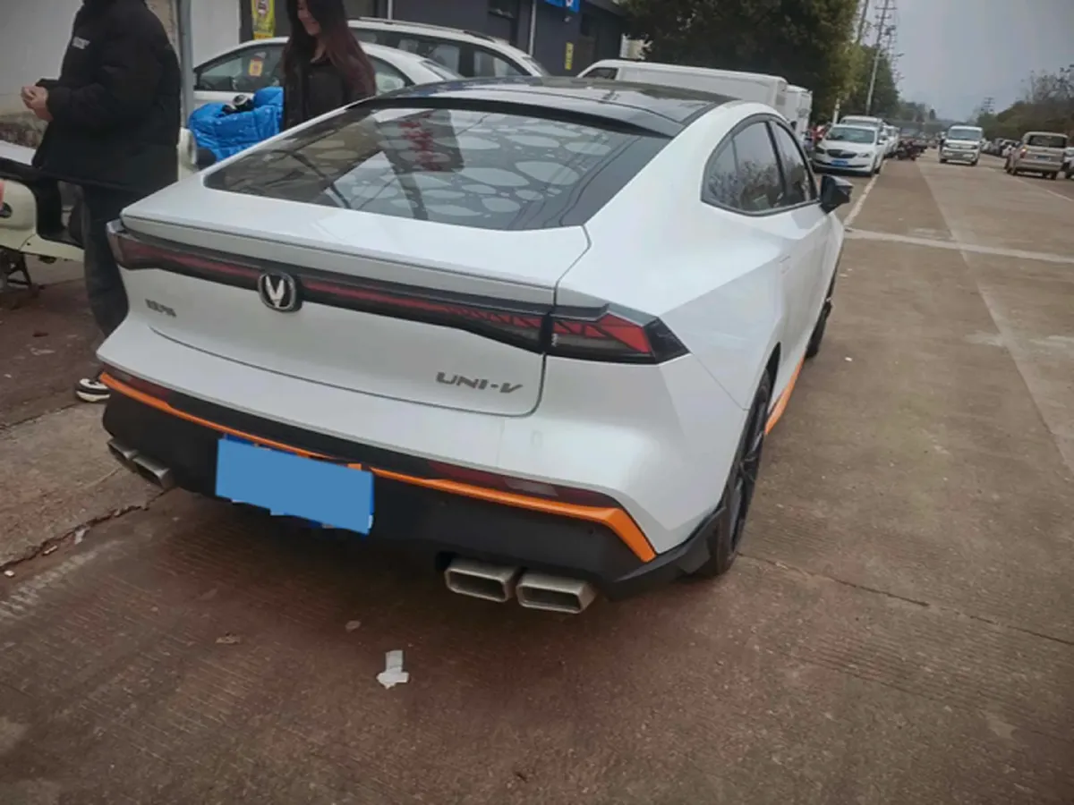 2024 ChangAn UNI-V 1.5T 188HP L4 7DCT,autocango,china used car exporter,china ev exporter,chinese used car exporter,chinese used ev exporter