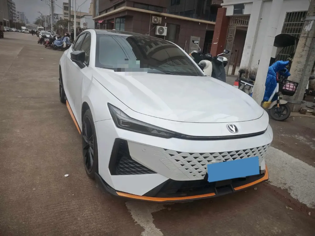 2024 ChangAn UNI-V 1.5T 188HP L4 7DCT,autocango,china used car exporter,china ev exporter,chinese used car exporter,chinese used ev exporter