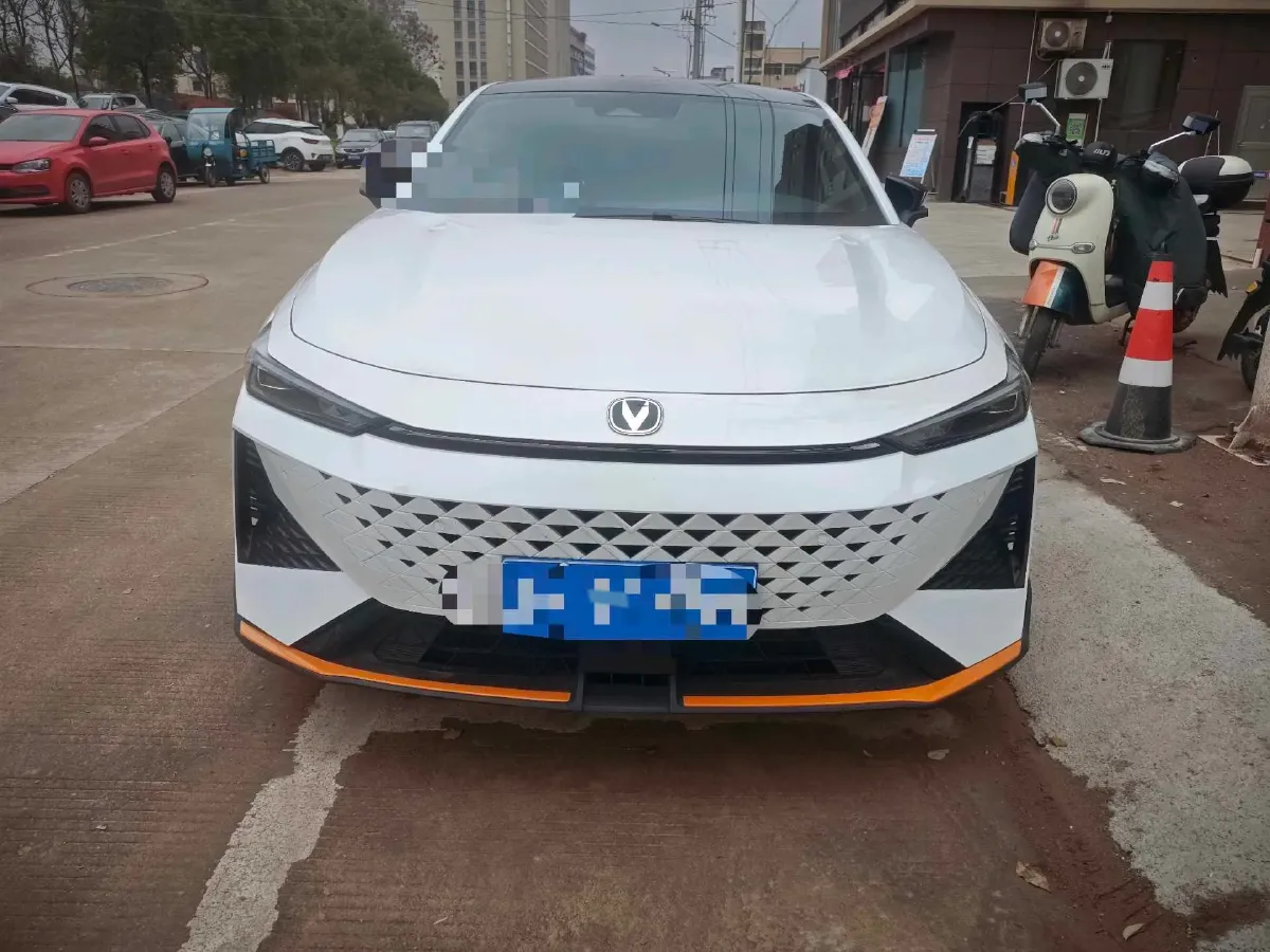 2024 ChangAn UNI-V 1.5T 188HP L4 7DCT,autocango,china used car exporter,china ev exporter,chinese used car exporter,chinese used ev exporter