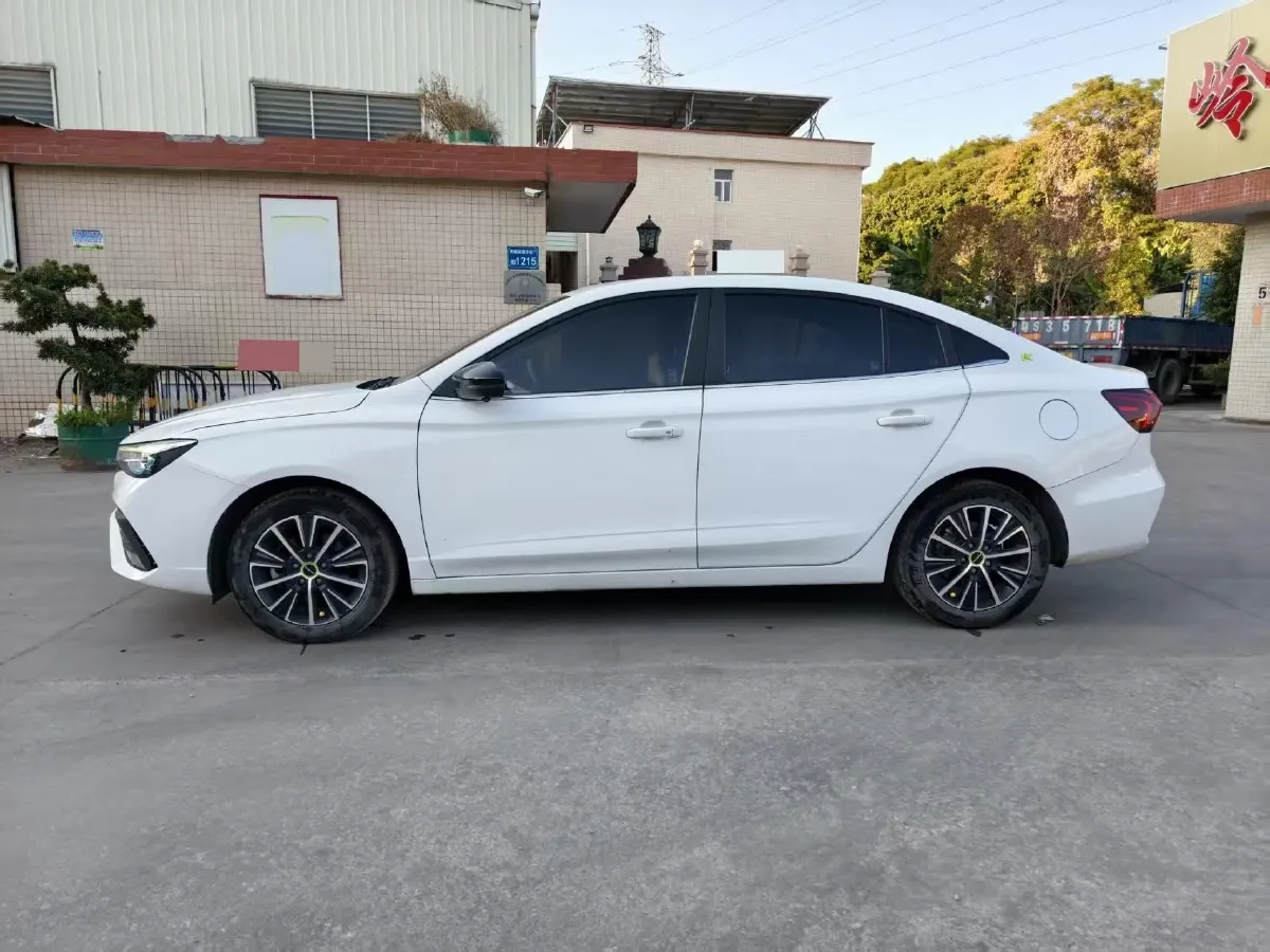 2021 Roewe i5 1.5L 120HP L4 CVT,autocango,china used car exporter,china ev exporter,chinese used car exporter,chinese used ev exporter