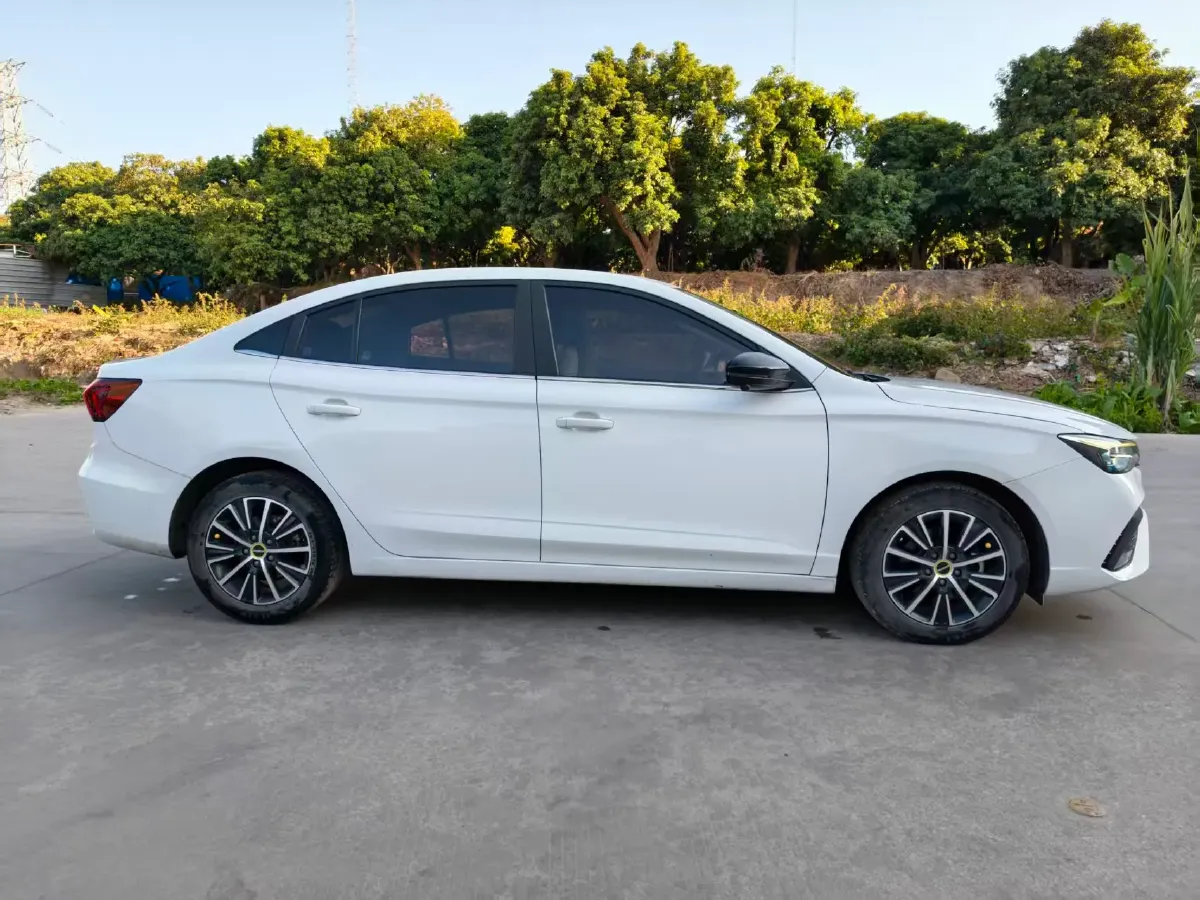 2021 Roewe i5 1.5L 120HP L4 CVT,autocango,china used car exporter,china ev exporter,chinese used car exporter,chinese used ev exporter