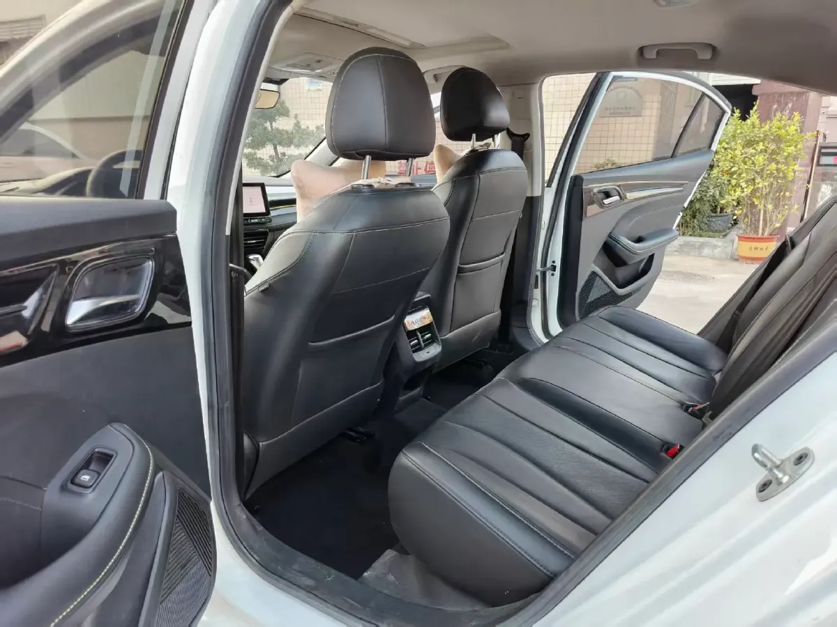 2021 Roewe i5 1.5L 120HP L4 CVT,autocango,china used car exporter,china ev exporter,chinese used car exporter,chinese used ev exporter