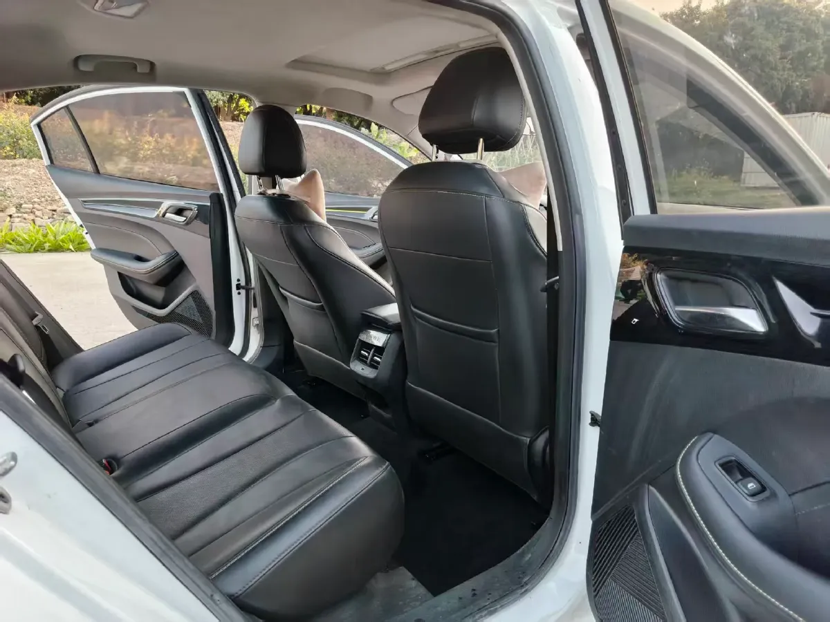 2021 Roewe i5 1.5L 120HP L4 CVT,autocango,china used car exporter,china ev exporter,chinese used car exporter,chinese used ev exporter