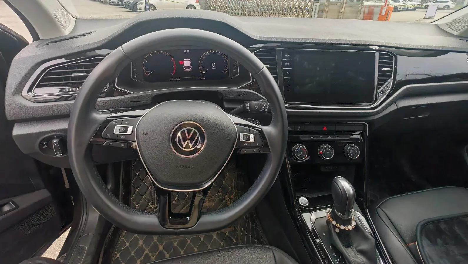 2021 Volkswagen T-Roc 1.4T 150HP L4 7DCT,autocango,china used car exporter,china ev exporter,chinese used car exporter,chinese used ev exporter