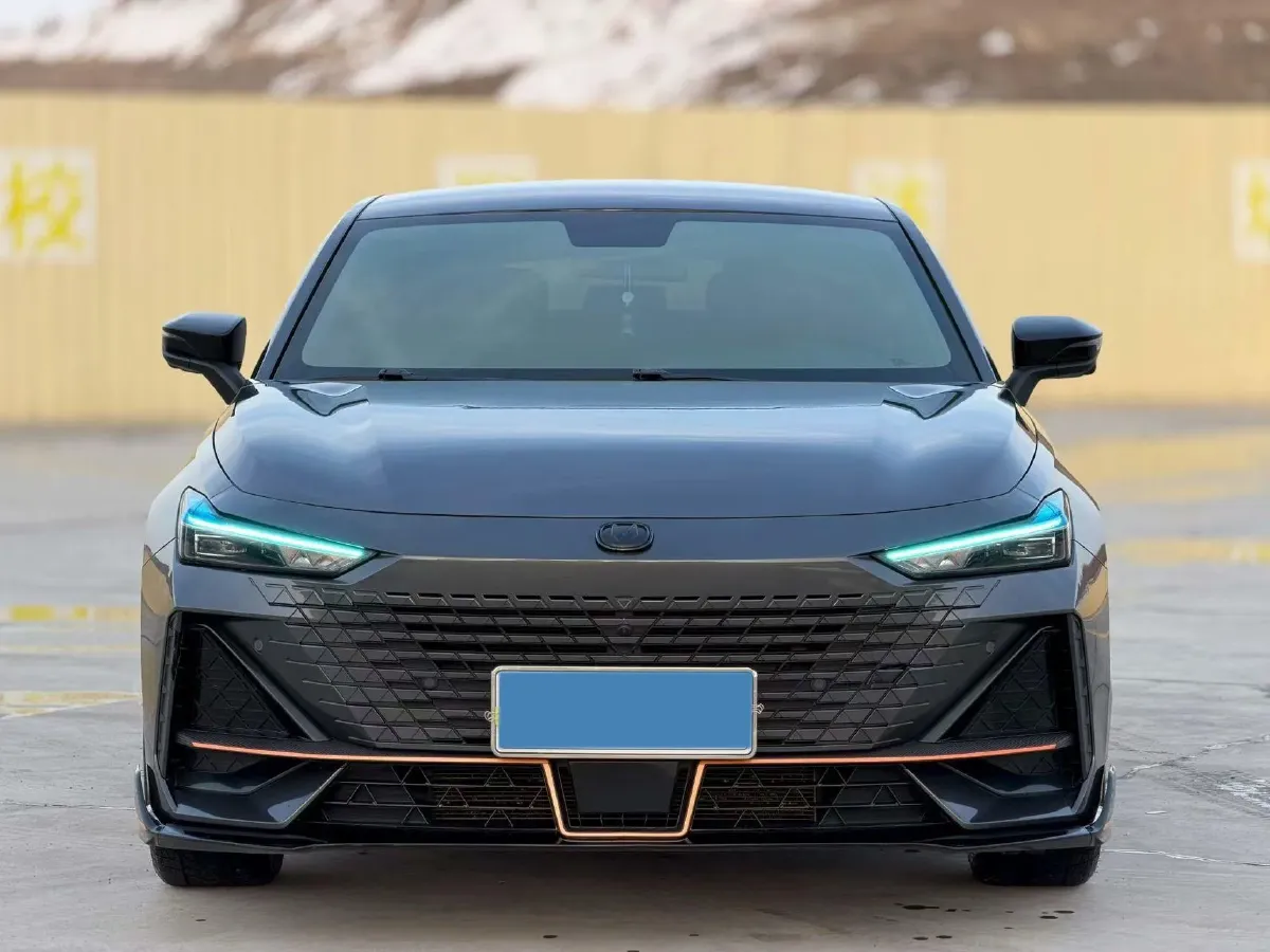 2022 ChangAn UNI-V 1.5T 188HP L4 7DCT,autocango,china used car exporter,china ev exporter,chinese used car exporter,chinese used ev exporter