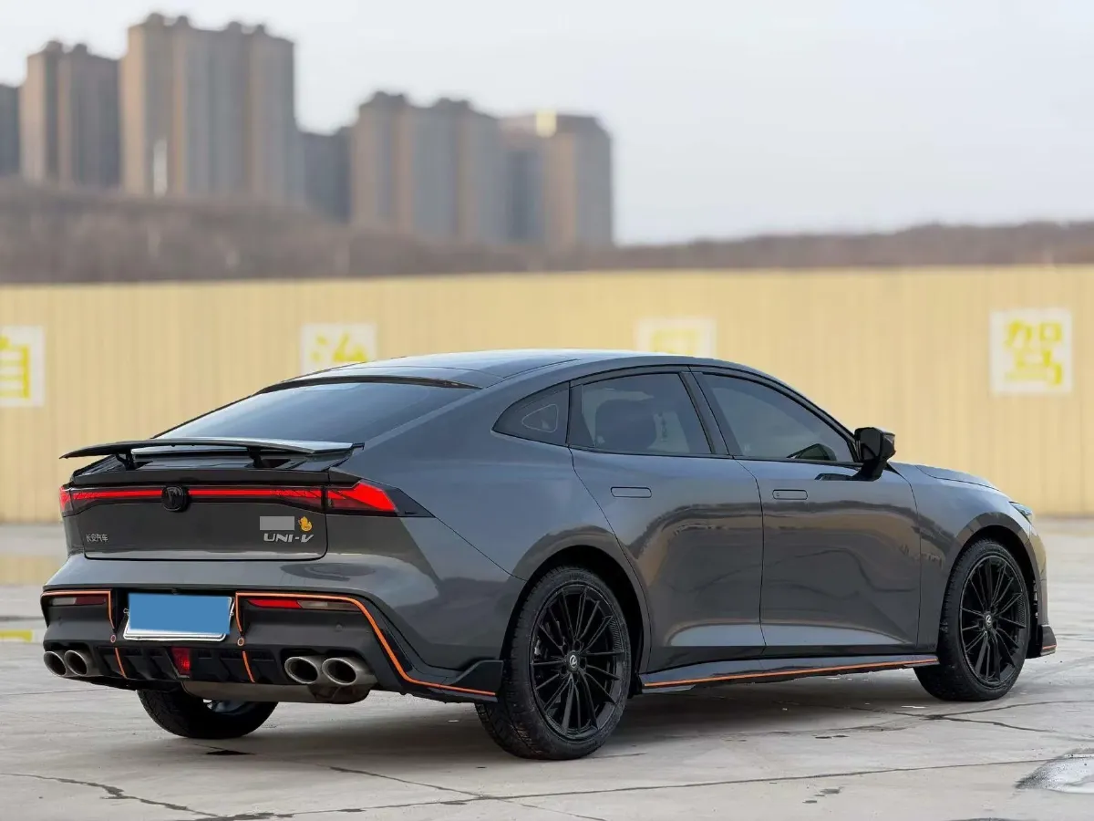 2022 ChangAn UNI-V 1.5T 188HP L4 7DCT,autocango,china used car exporter,china ev exporter,chinese used car exporter,chinese used ev exporter