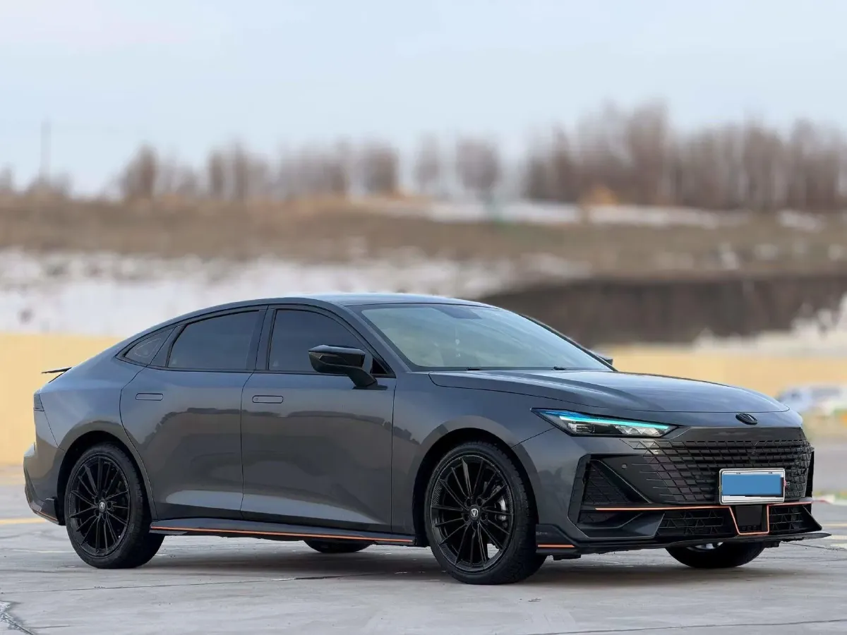 2022 ChangAn UNI-V 1.5T 188HP L4 7DCT,autocango,china used car exporter,china ev exporter,chinese used car exporter,chinese used ev exporter