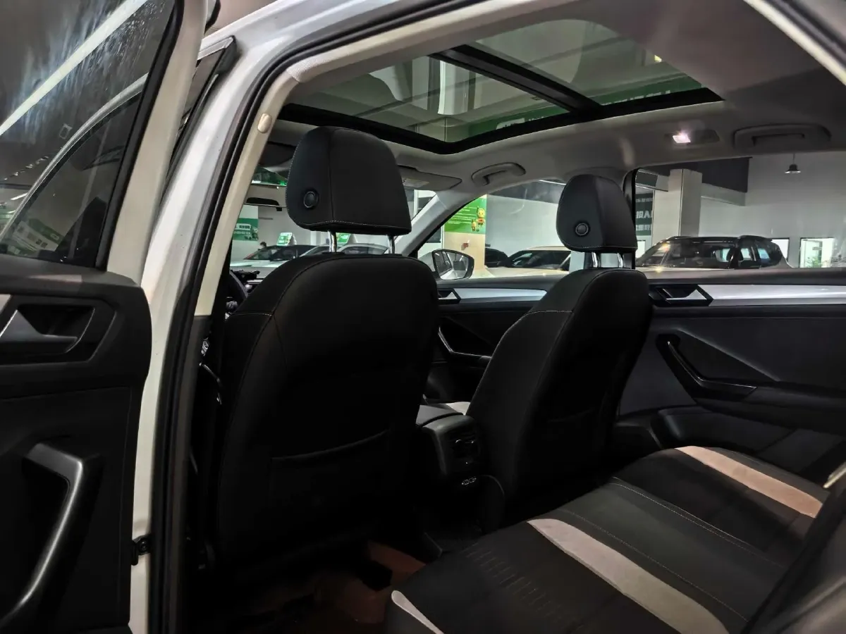 2022 Volkswagen T-Roc 1.4T 150HP L4 7DCT,autocango,china used car exporter,china ev exporter,chinese used car exporter,chinese used ev exporter