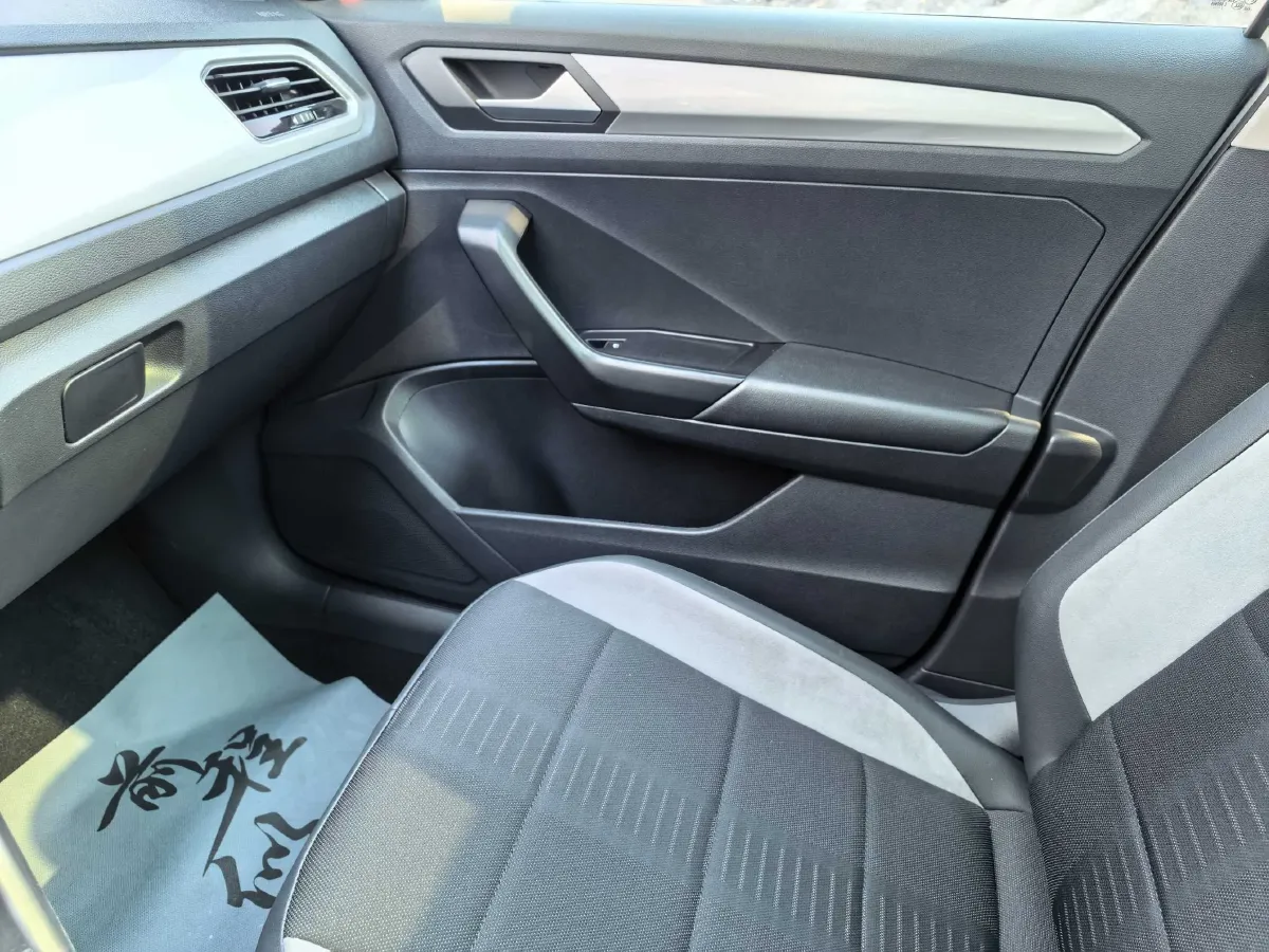 2022 Volkswagen T-Roc 1.4T 150HP L4 7DCT,autocango,china used car exporter,china ev exporter,chinese used car exporter,chinese used ev exporter