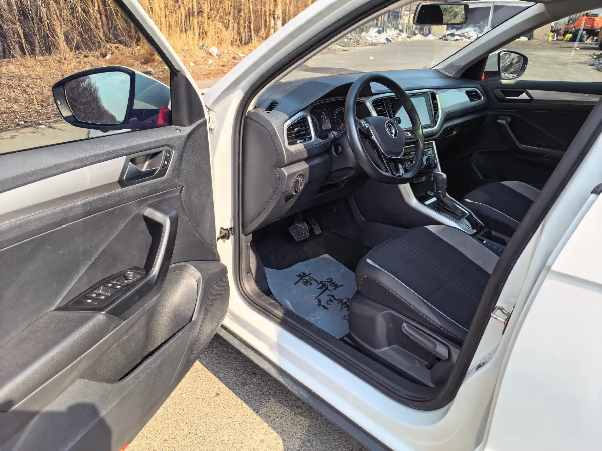 2022 Volkswagen T-Roc 1.4T 150HP L4 7DCT,autocango,china used car exporter,china ev exporter,chinese used car exporter,chinese used ev exporter