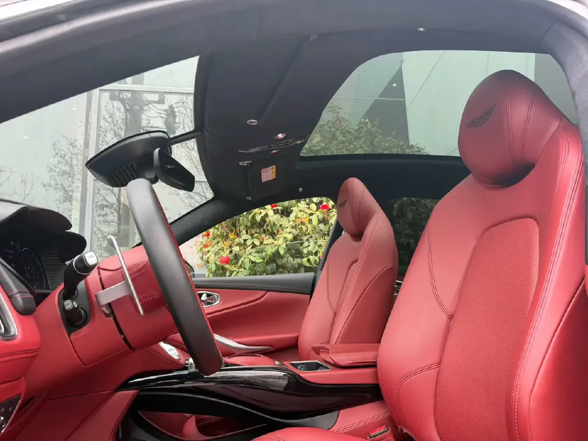 2020 Aston Martin DBX 4.0T 550HP V8 9AT,autocango,china used car exporter,china ev exporter,chinese used car exporter,chinese used ev exporter