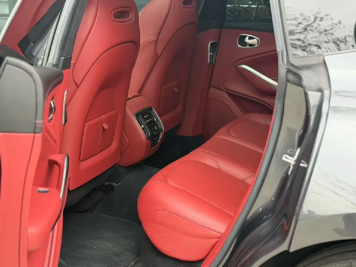 2020 Aston Martin DBX 4.0T 550HP V8 9AT,autocango,china used car exporter,china ev exporter,chinese used car exporter,chinese used ev exporter