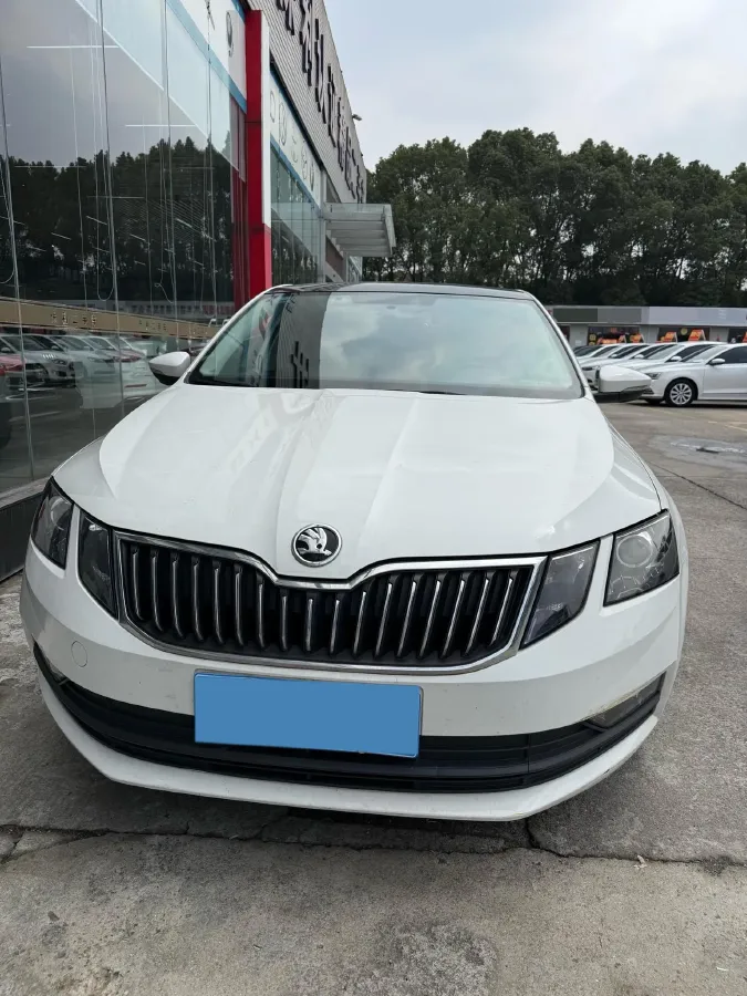 2019 Skoda Octavia 1.5L 116HP L4 6AT,autocango,china used car exporter,china ev exporter,chinese used car exporter,chinese used ev exporter