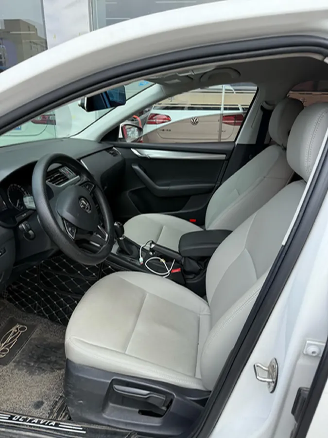 2019 Skoda Octavia 1.5L 116HP L4 6AT,autocango,china used car exporter,china ev exporter,chinese used car exporter,chinese used ev exporter