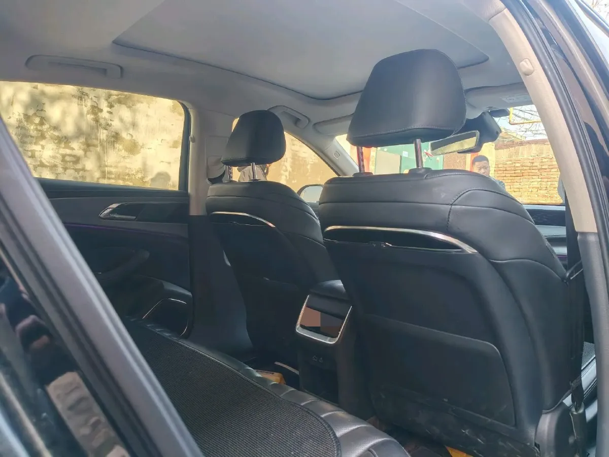 2024 HongQi H5 2.0T 224HP L4 8AT,autocango,china used car exporter,china ev exporter,chinese used car exporter,chinese used ev exporter