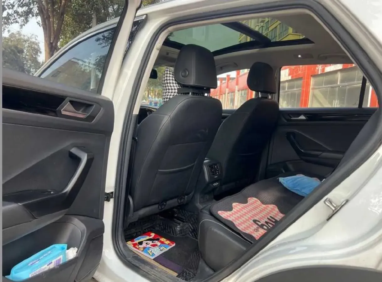 2022 Volkswagen T-Roc 1.4T 150HP L4 7DCT,autocango,china used car exporter,china ev exporter,chinese used car exporter,chinese used ev exporter