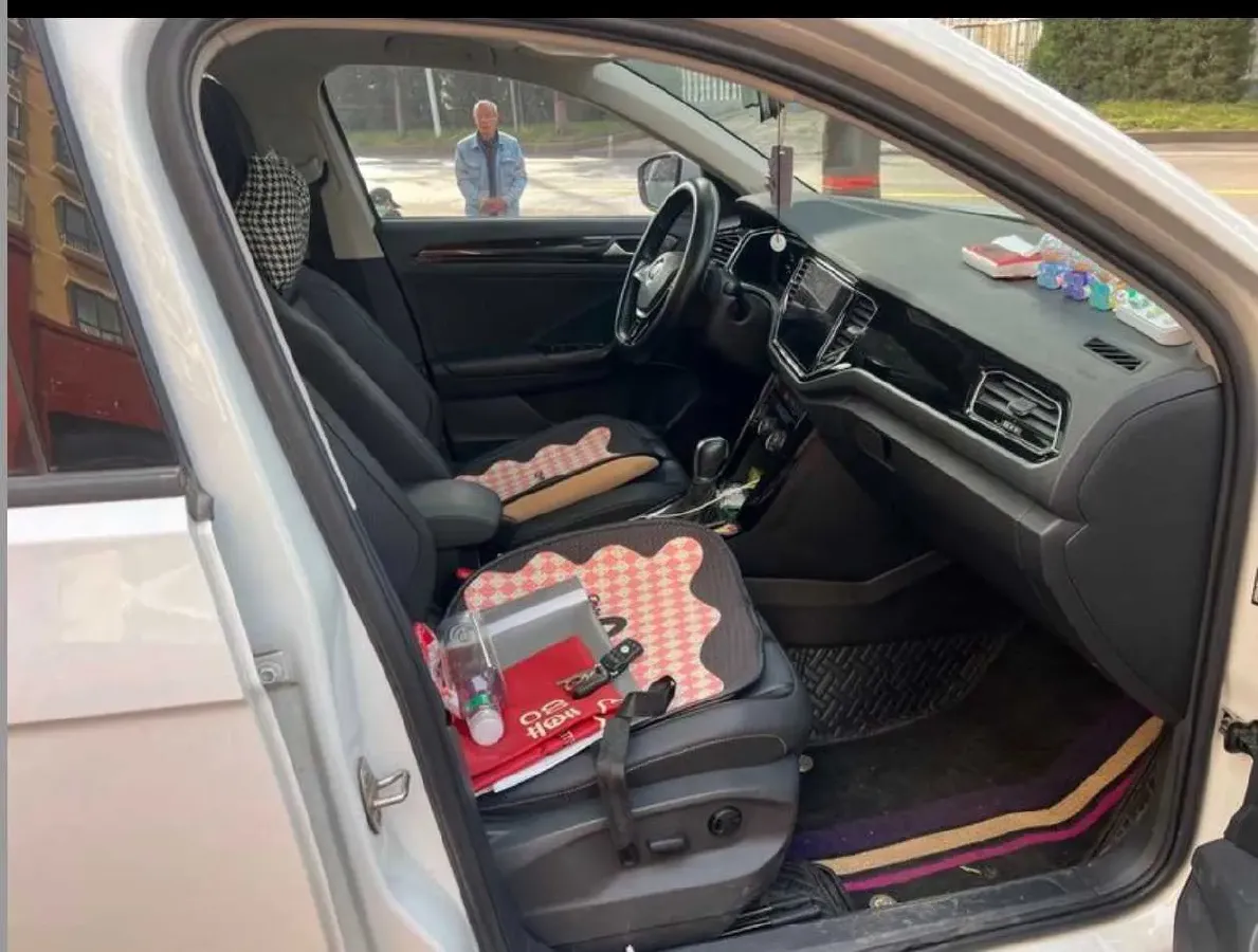 2022 Volkswagen T-Roc 1.4T 150HP L4 7DCT,autocango,china used car exporter,china ev exporter,chinese used car exporter,chinese used ev exporter