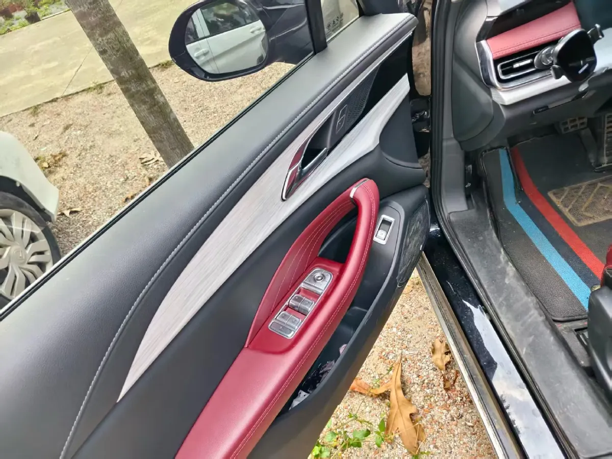 2025 HongQi H5 1.5T 169HP L4 1DHT Hybrid,autocango,china used car exporter,china ev exporter,chinese used car exporter,chinese used ev exporter