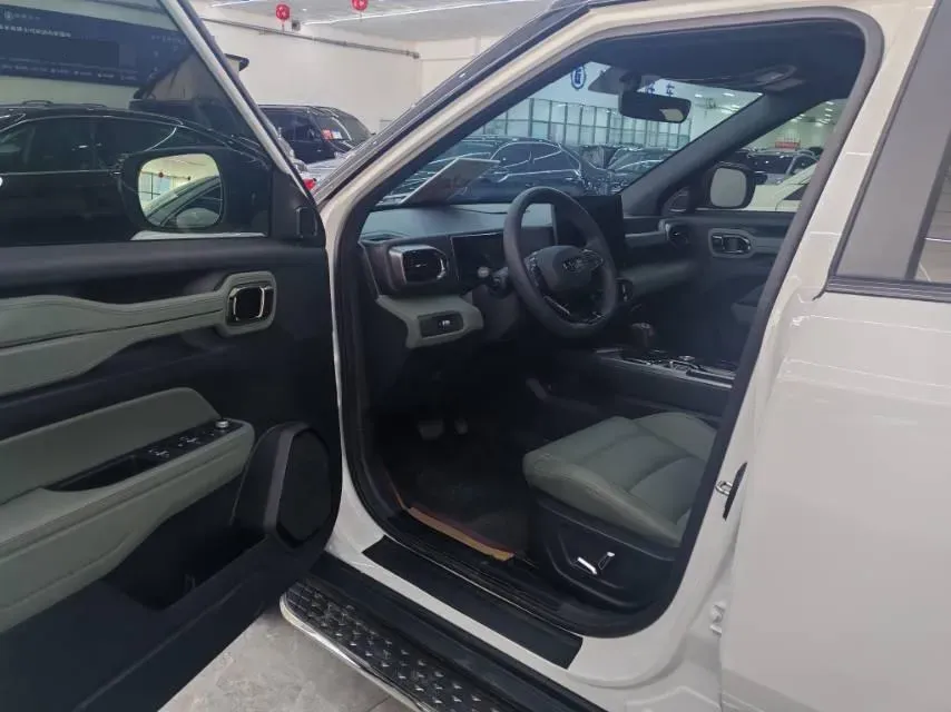 2025 Geely Cowboy 1.5T 181HP L4 7DCT,autocango,china used car exporter,china ev exporter,chinese used car exporter,chinese used ev exporter