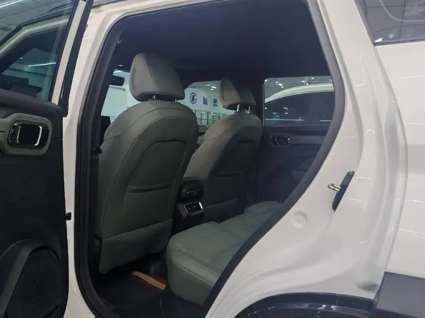 2025 Geely Cowboy 1.5T 181HP L4 7DCT,autocango,china used car exporter,china ev exporter,chinese used car exporter,chinese used ev exporter