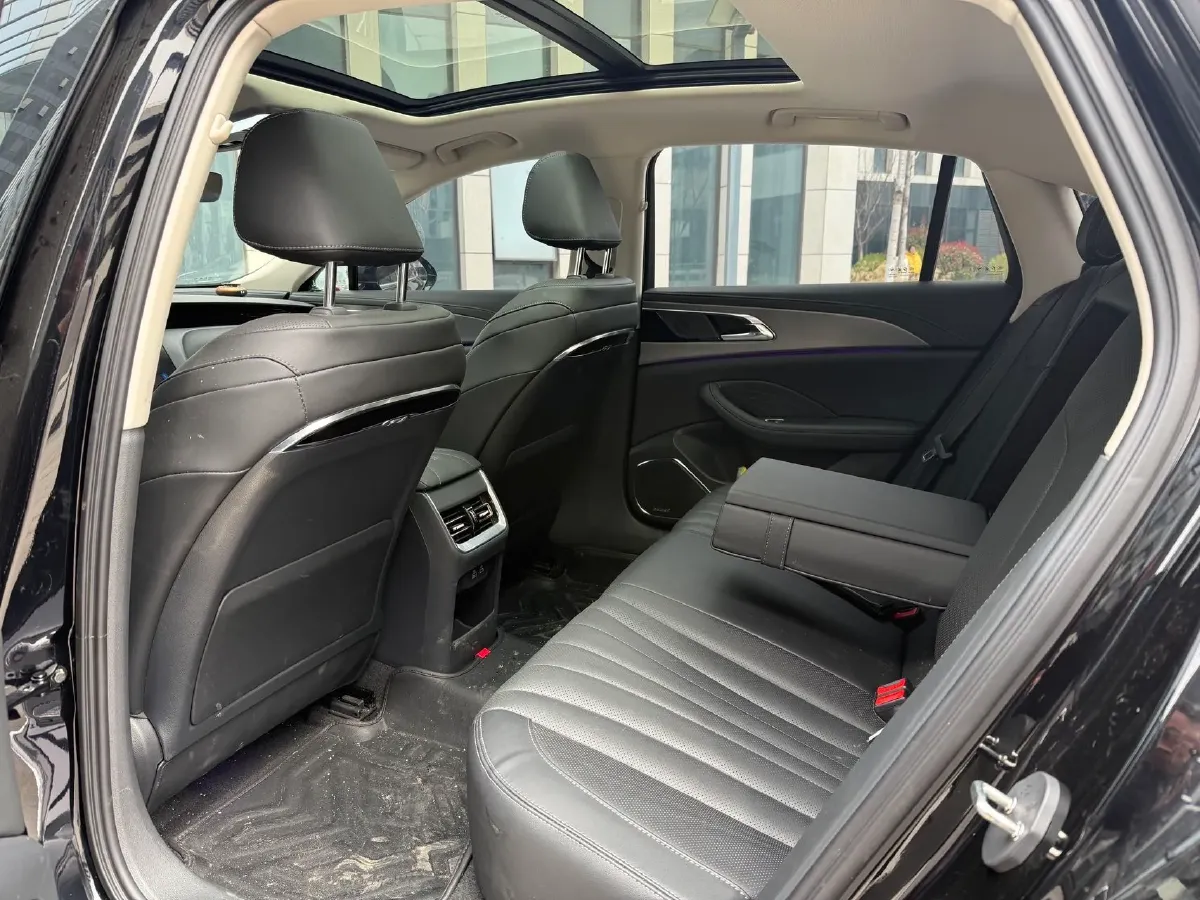 2024 HongQi H5 2.0T 224HP L4 8AT,autocango,china used car exporter,china ev exporter,chinese used car exporter,chinese used ev exporter