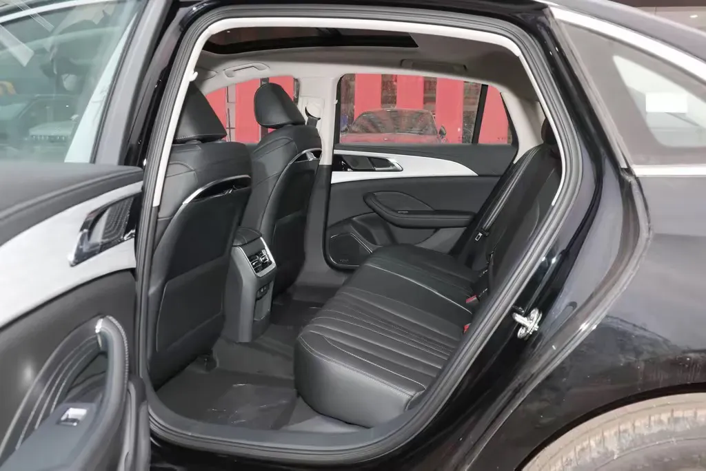 2023 HongQi H5 2.0T 224HP L4 8AT,autocango,china used car exporter,china ev exporter,chinese used car exporter,chinese used ev exporter