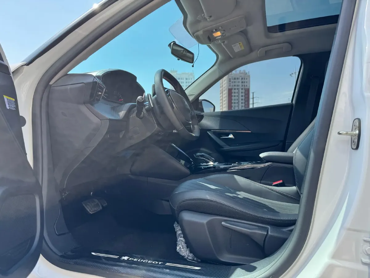 2022 Peugeot 2008 1.2T 136HP L3 6DCT,autocango,china used car exporter,china ev exporter,chinese used car exporter,chinese used ev exporter