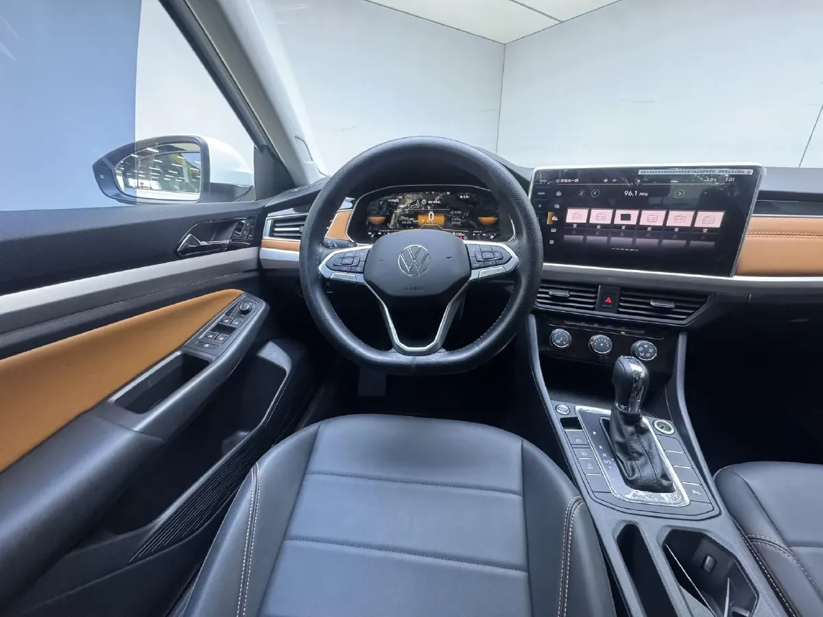 2023 Volkswagen Bora 1.2T 116HP L4 7DCT,autocango,china used car exporter,china ev exporter,chinese used car exporter,chinese used ev exporter