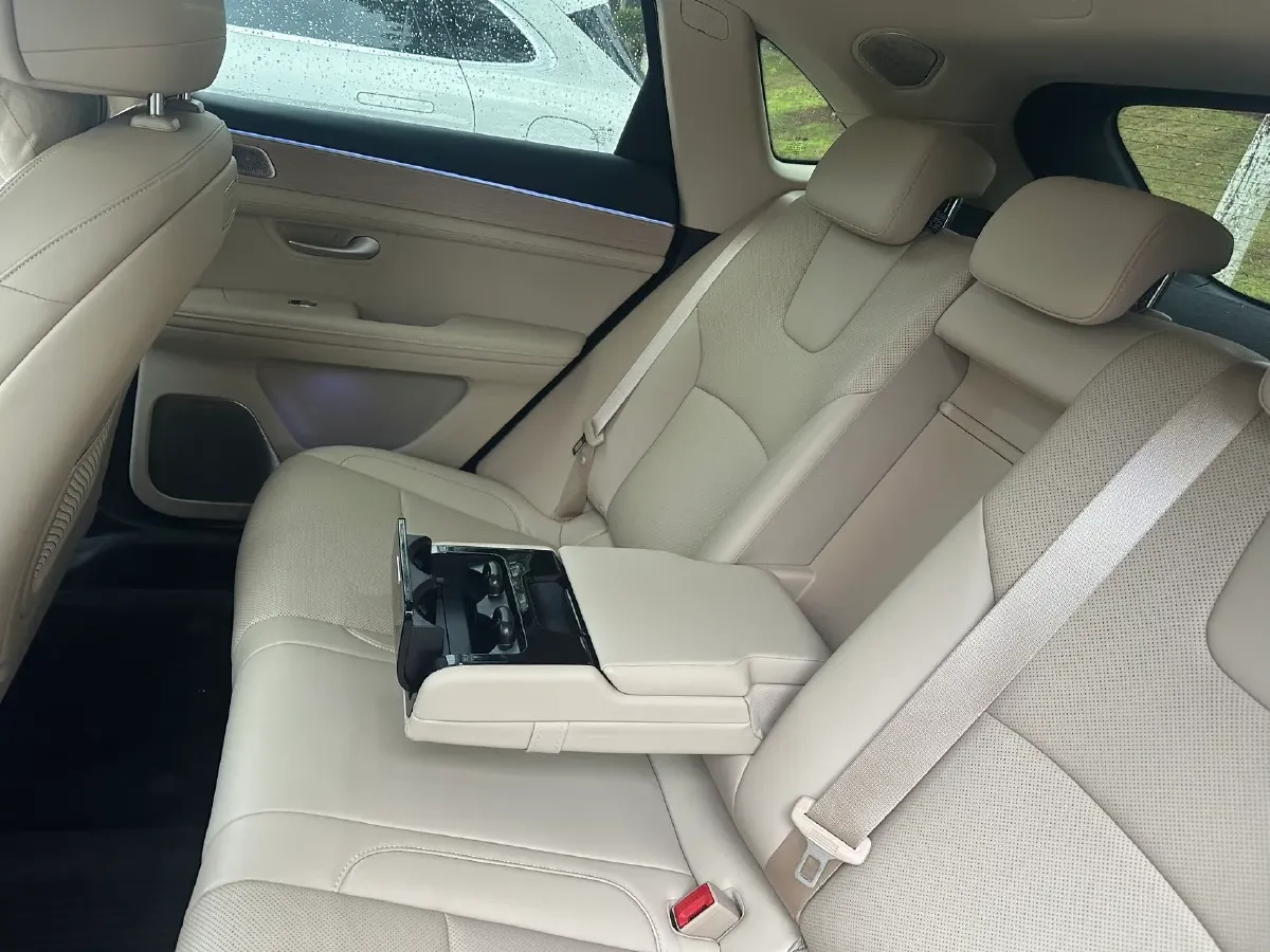 2025 AITO AITO M5 1.5T 152HP L4 REEV 42KWH,autocango,china used car exporter,china ev exporter,chinese used car exporter,chinese used ev exporter