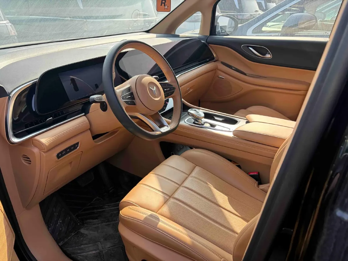 2025 Voyah Dream 1.5T 150HP L4 PHEV 41.7KWH,autocango,china used car exporter,china ev exporter,chinese used car exporter,chinese used ev exporter