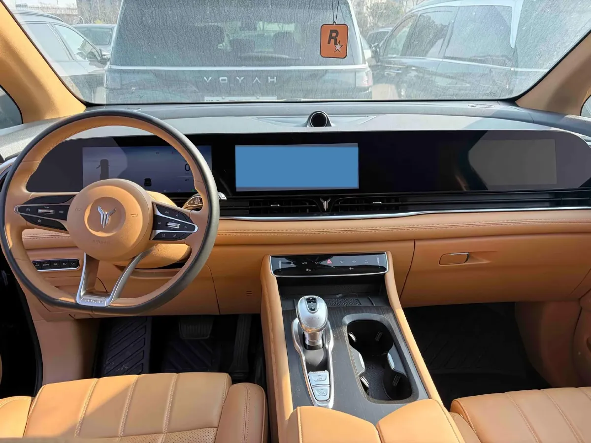 2025 Voyah Dream 1.5T 150HP L4 PHEV 41.7KWH,autocango,china used car exporter,china ev exporter,chinese used car exporter,chinese used ev exporter