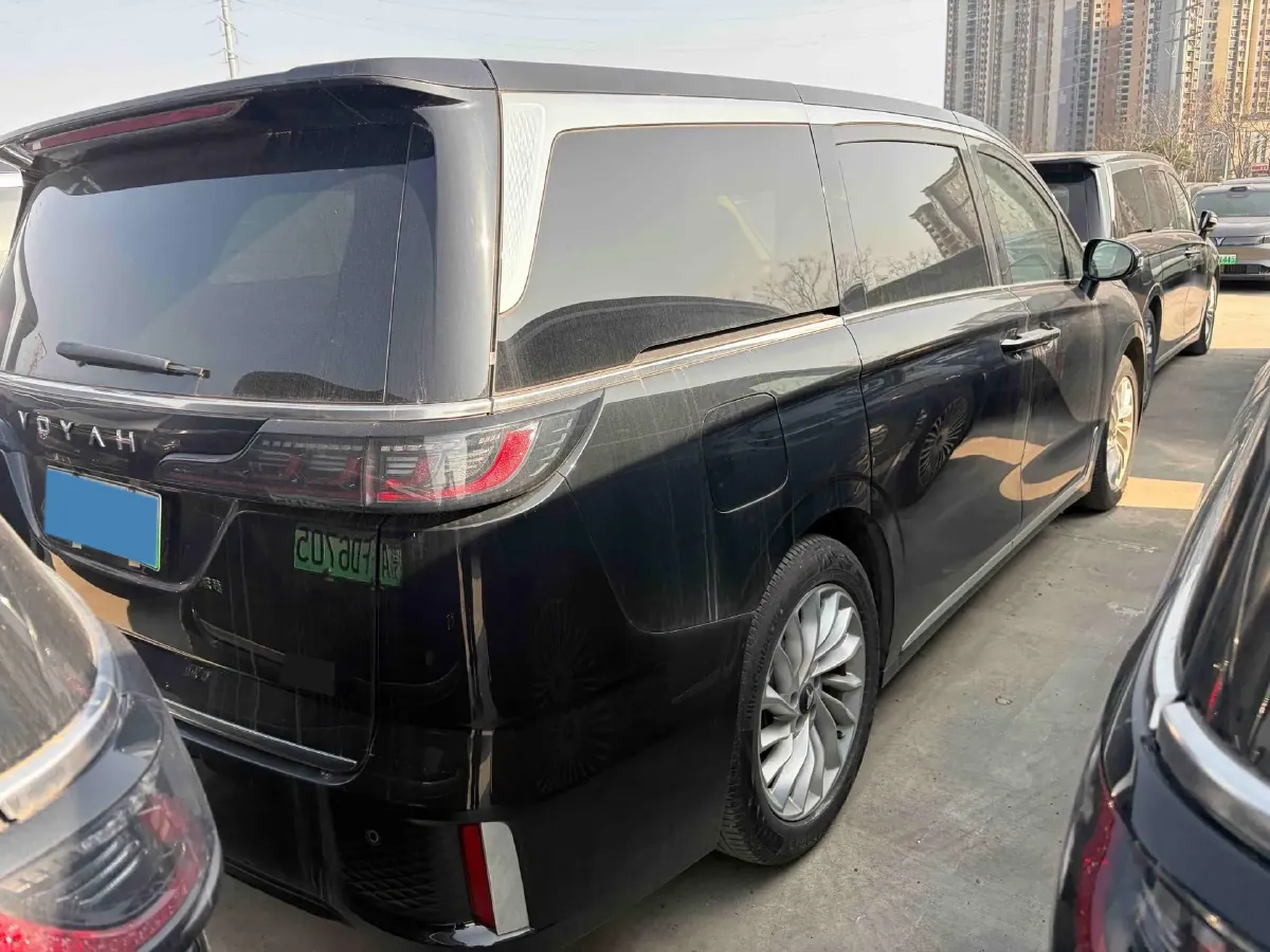 2025 Voyah Dream 1.5T 150HP L4 PHEV 41.7KWH,autocango,china used car exporter,china ev exporter,chinese used car exporter,chinese used ev exporter
