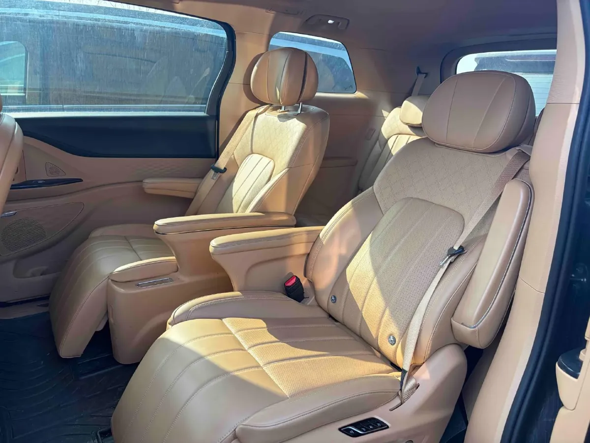 2025 Voyah Dream 1.5T 150HP L4 PHEV 41.7KWH,autocango,china used car exporter,china ev exporter,chinese used car exporter,chinese used ev exporter