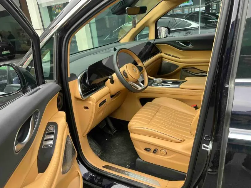 2022 Voyah Dream BEV 108.7KWH,autocango,china used car exporter,china ev exporter,chinese used car exporter,chinese used ev exporter