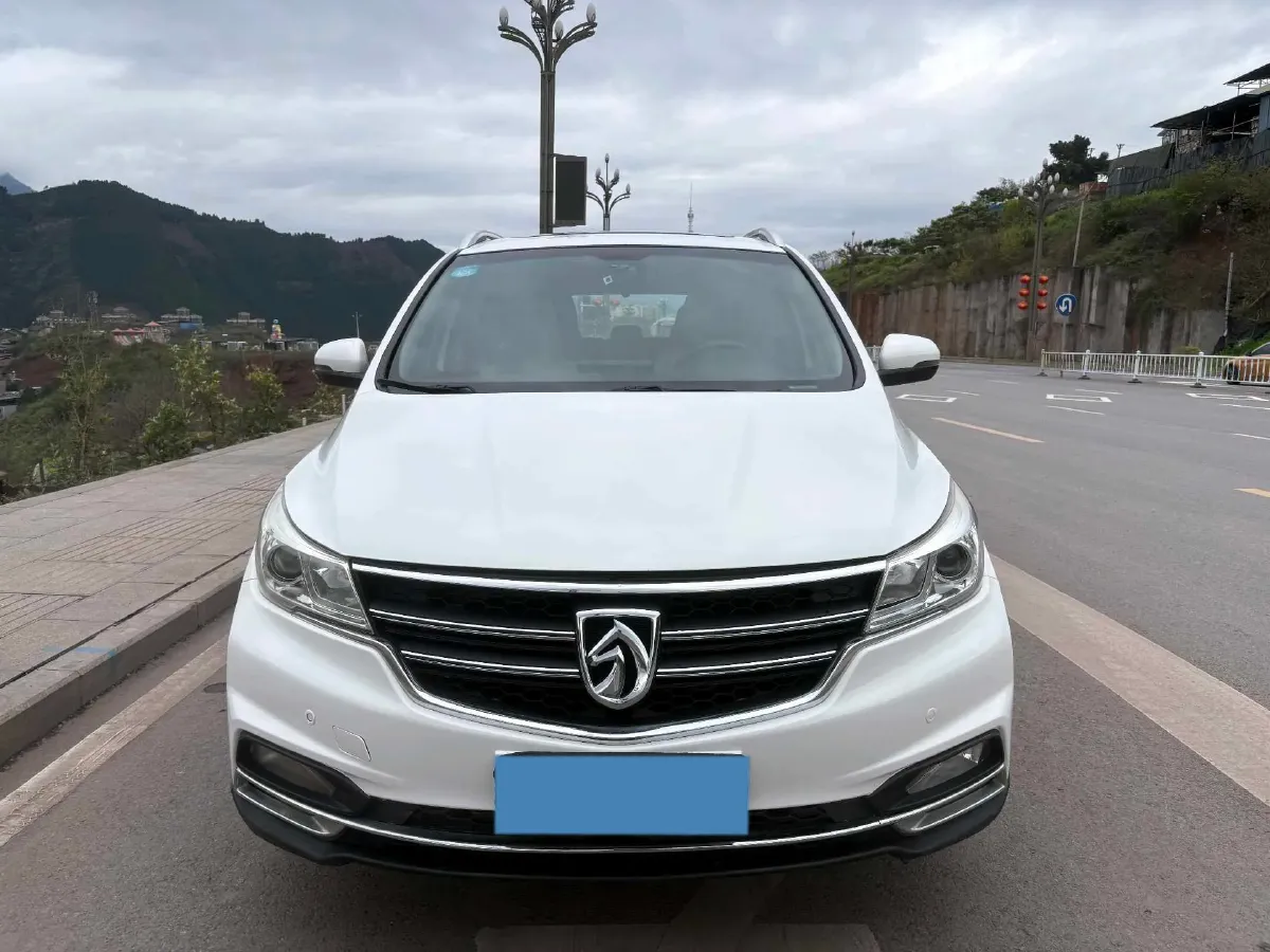 2019 BaoJun 730 1.5T 150HP L4 6MT,autocango,china used car exporter,china ev exporter,chinese used car exporter,chinese used ev exporter