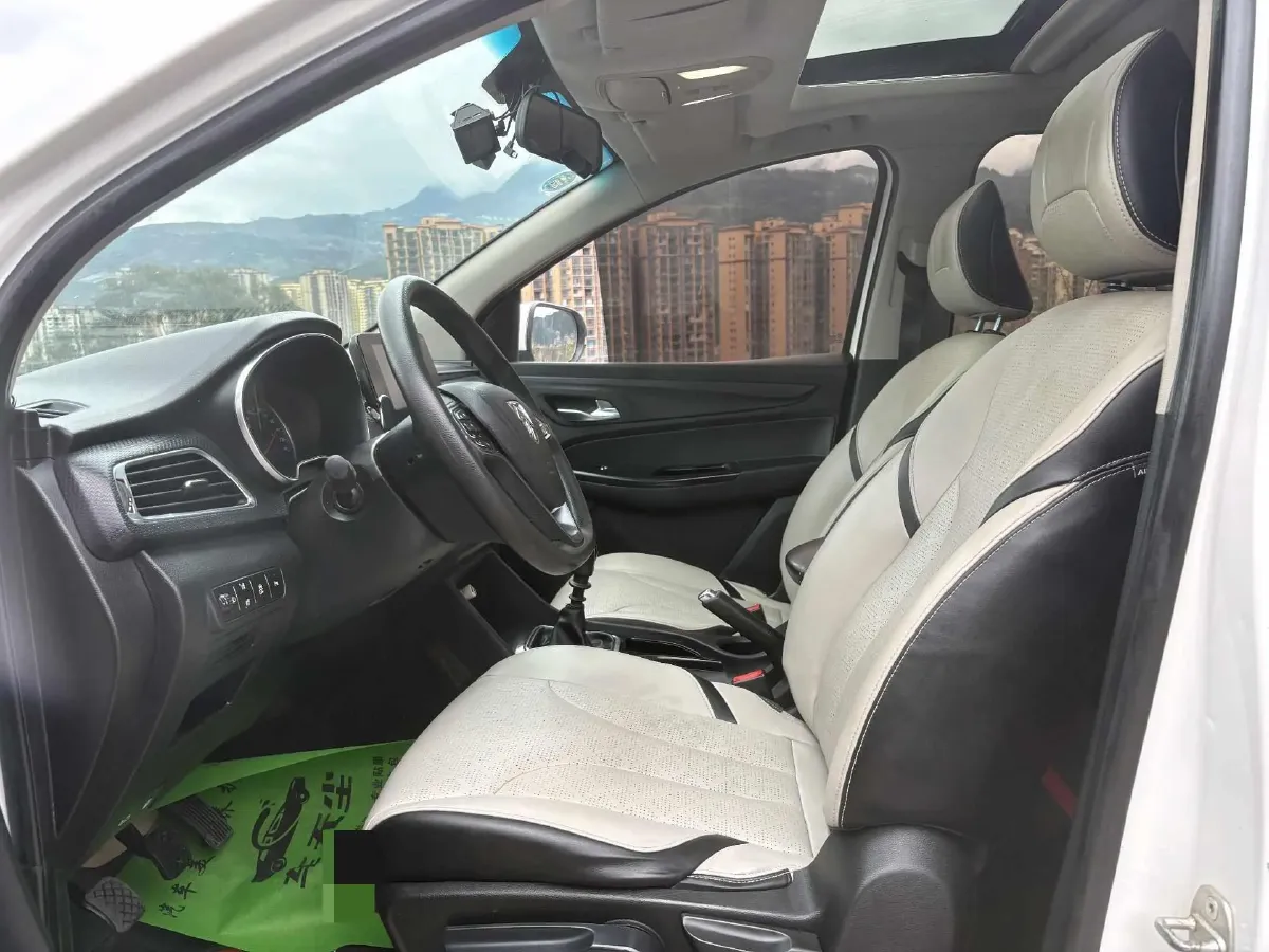 2019 BaoJun 730 1.5T 150HP L4 6MT,autocango,china used car exporter,china ev exporter,chinese used car exporter,chinese used ev exporter