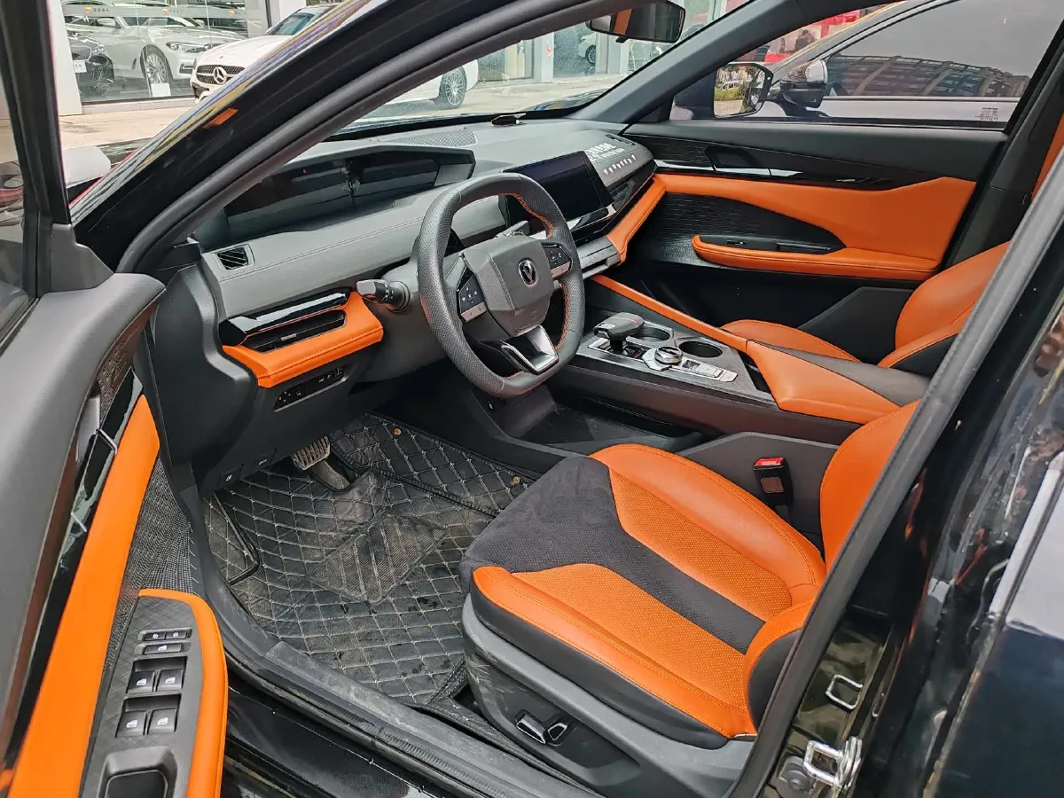 2023 ChangAn UNI-V 1.5T 188HP L4 7DCT,autocango,china used car exporter,china ev exporter,chinese used car exporter,chinese used ev exporter