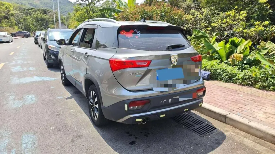 2021 BaoJun 530 1.5T 147HP L4 6MT,autocango,china used car exporter,china ev exporter,chinese used car exporter,chinese used ev exporter