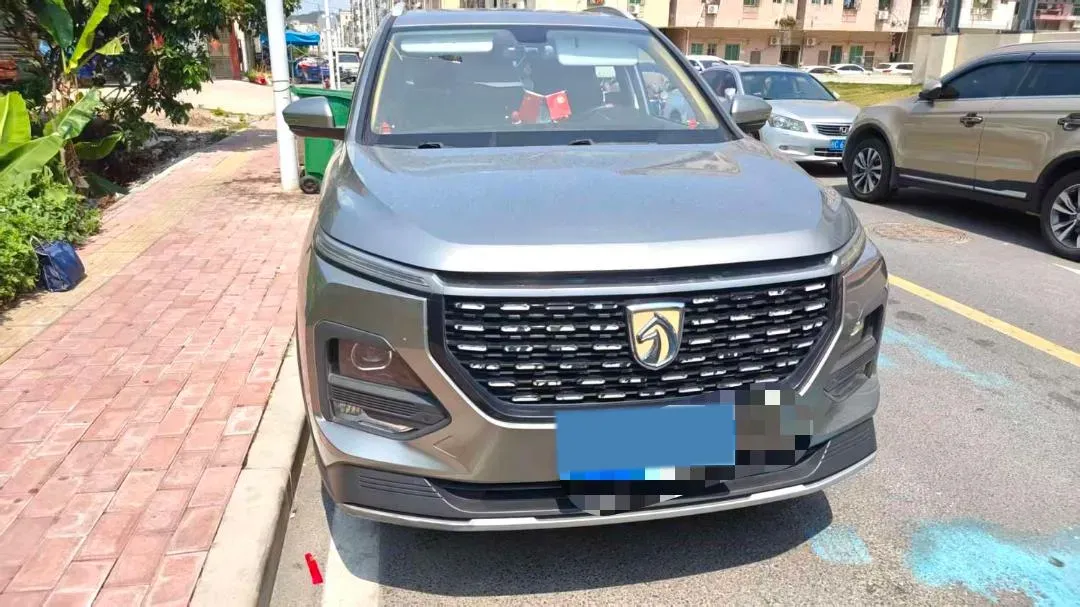2021 BaoJun 530 1.5T 147HP L4 6MT,autocango,china used car exporter,china ev exporter,chinese used car exporter,chinese used ev exporter