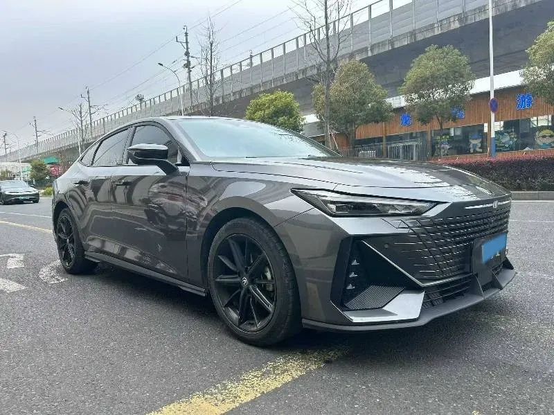 2022 ChangAn UNI-V 1.5T 188HP L4 7DCT,autocango,china used car exporter,china ev exporter,chinese used car exporter,chinese used ev exporter