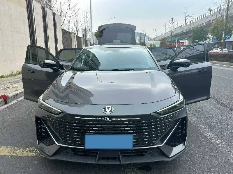 2022 ChangAn UNI-V 1.5T 188HP L4 7DCT,autocango,china used car exporter,china ev exporter,chinese used car exporter,chinese used ev exporter