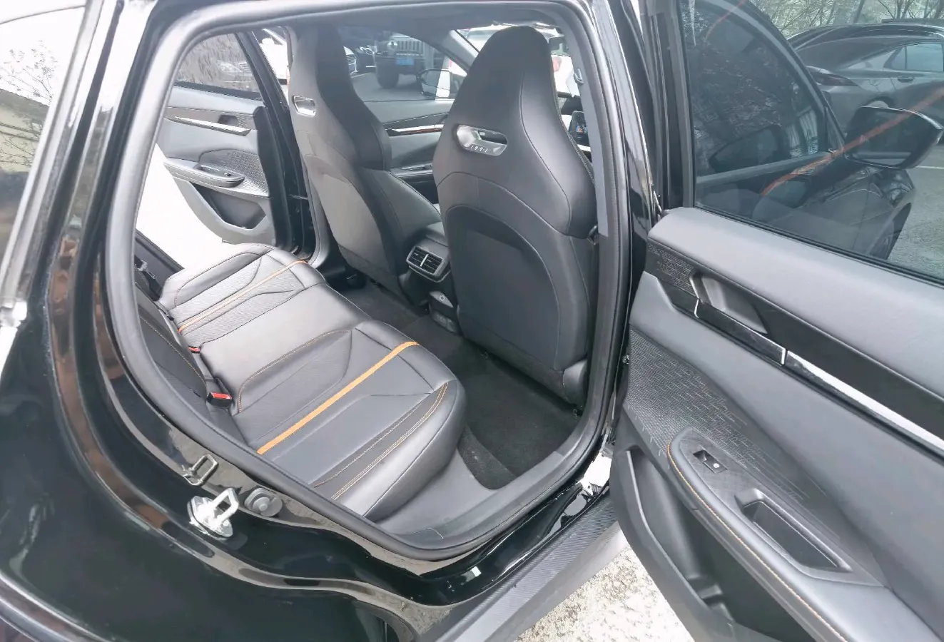 2024 ChangAn UNI-V 1.5T 188HP L4 7DCT,autocango,china used car exporter,china ev exporter,chinese used car exporter,chinese used ev exporter