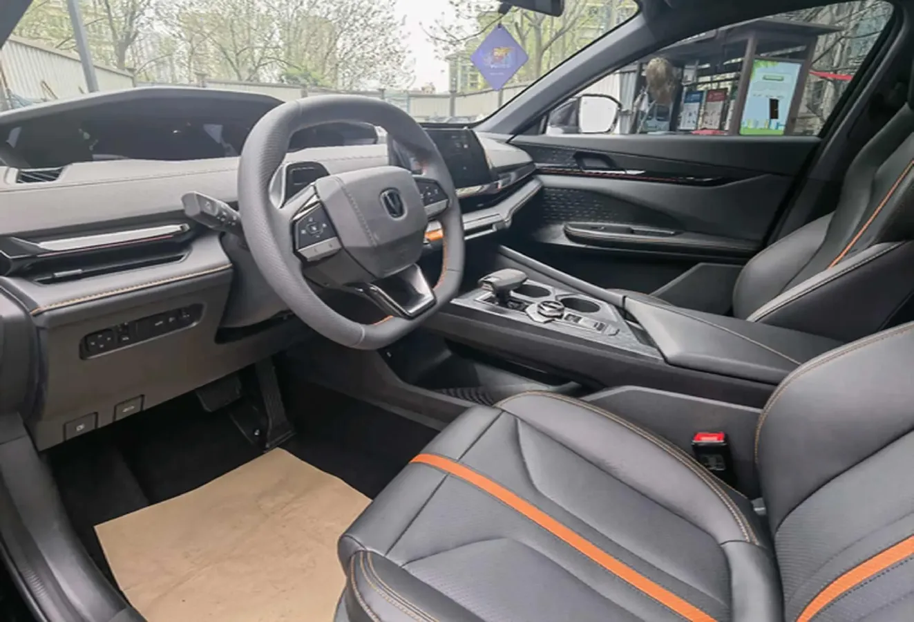 2024 ChangAn UNI-V 1.5T 188HP L4 7DCT,autocango,china used car exporter,china ev exporter,chinese used car exporter,chinese used ev exporter