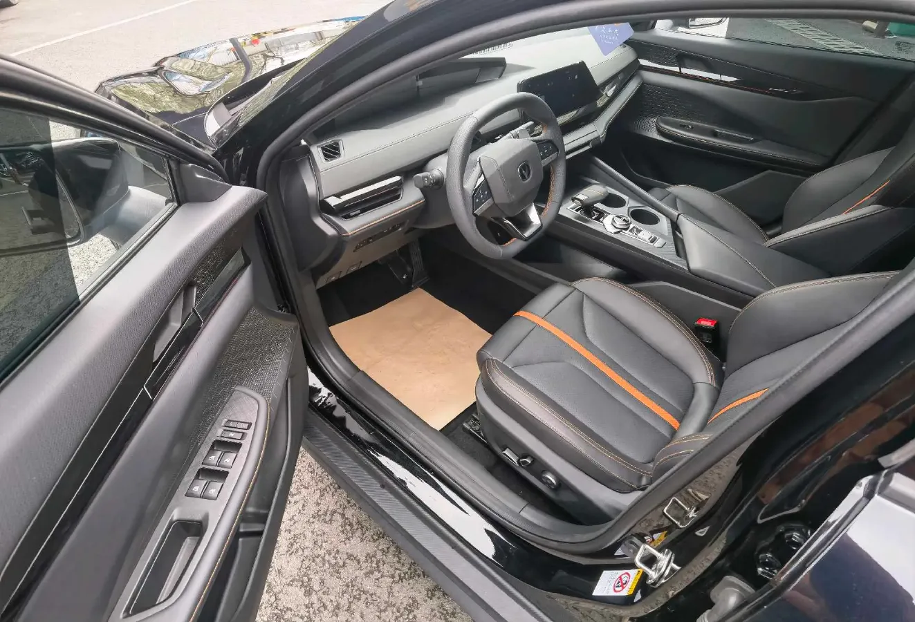 2024 ChangAn UNI-V 1.5T 188HP L4 7DCT,autocango,china used car exporter,china ev exporter,chinese used car exporter,chinese used ev exporter